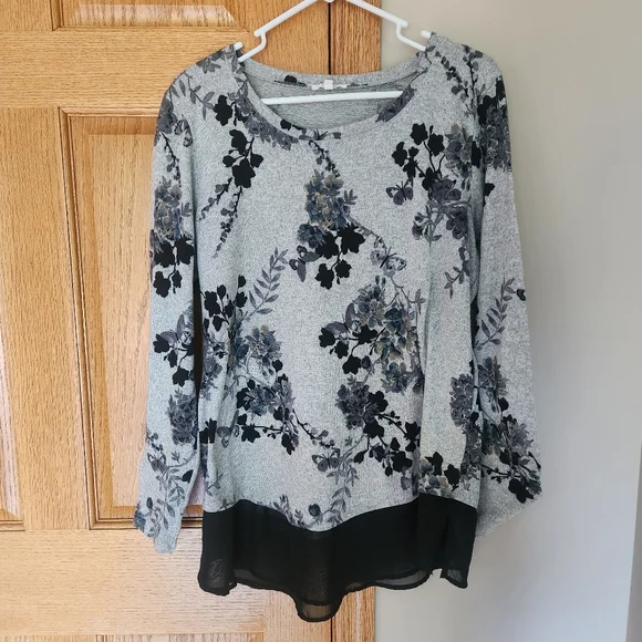 Maurices Long Sleeve - Picture 1 of 8